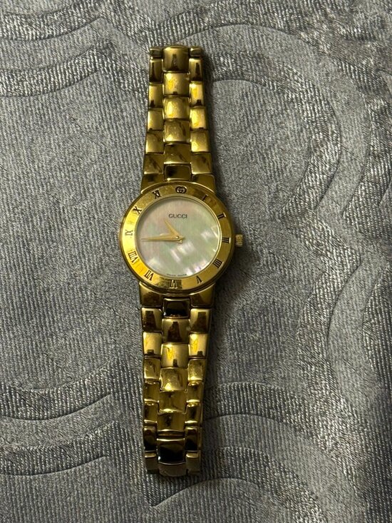 Gucci 3300.2.M watch with Mother of Pearl face.